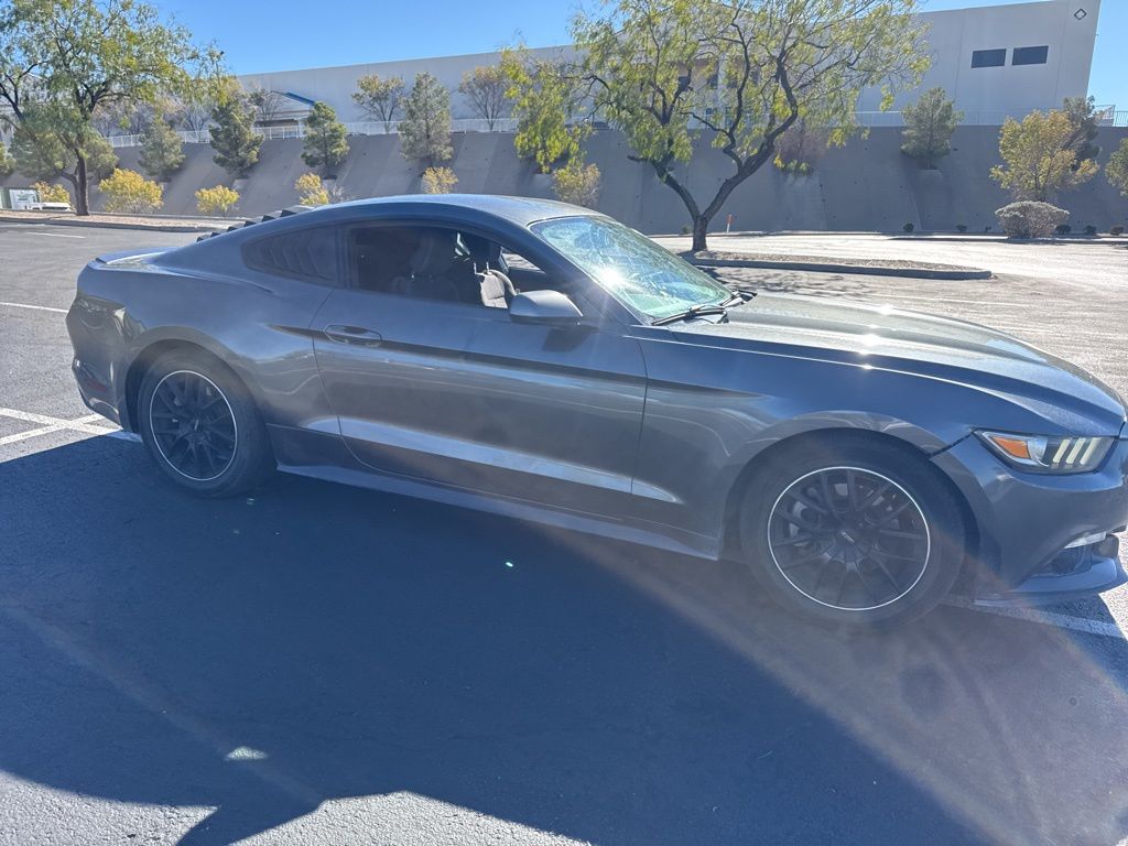 2017 Ford Mustang EcoBoost photo 4