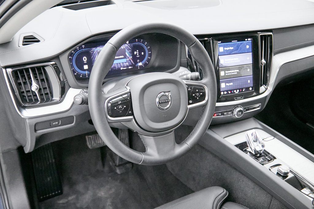 2024 VOLVO V60CC - Image 13