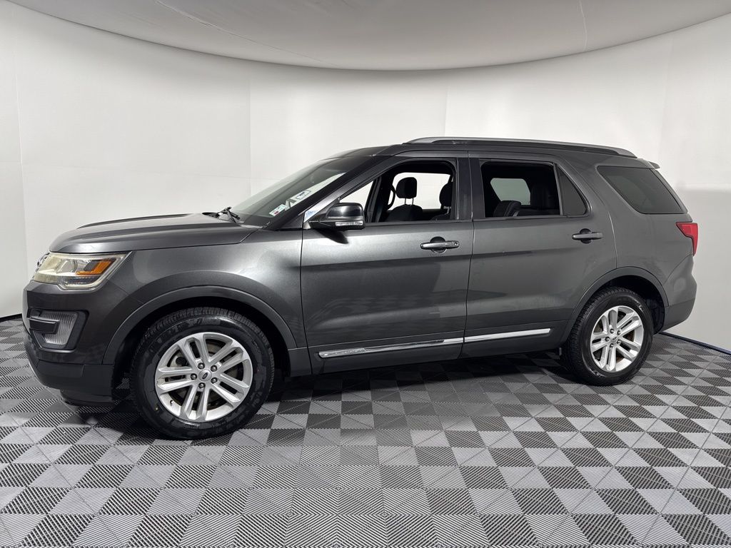 2017 Ford Explorer XLT photo 2