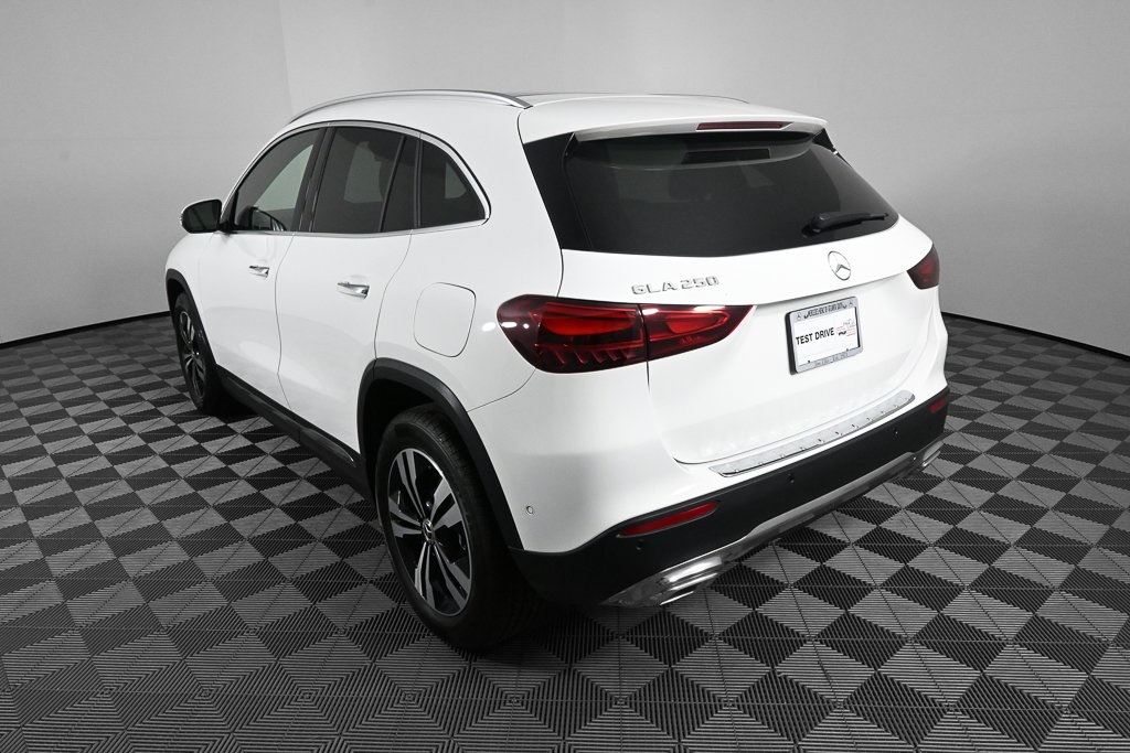 2025 Mercedes Benz GLA 250 photo 2