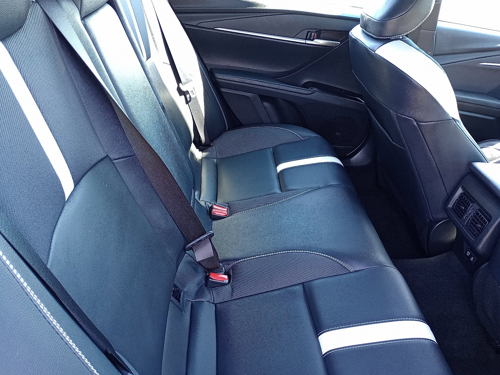 2025 Toyota Camry SE photo 8