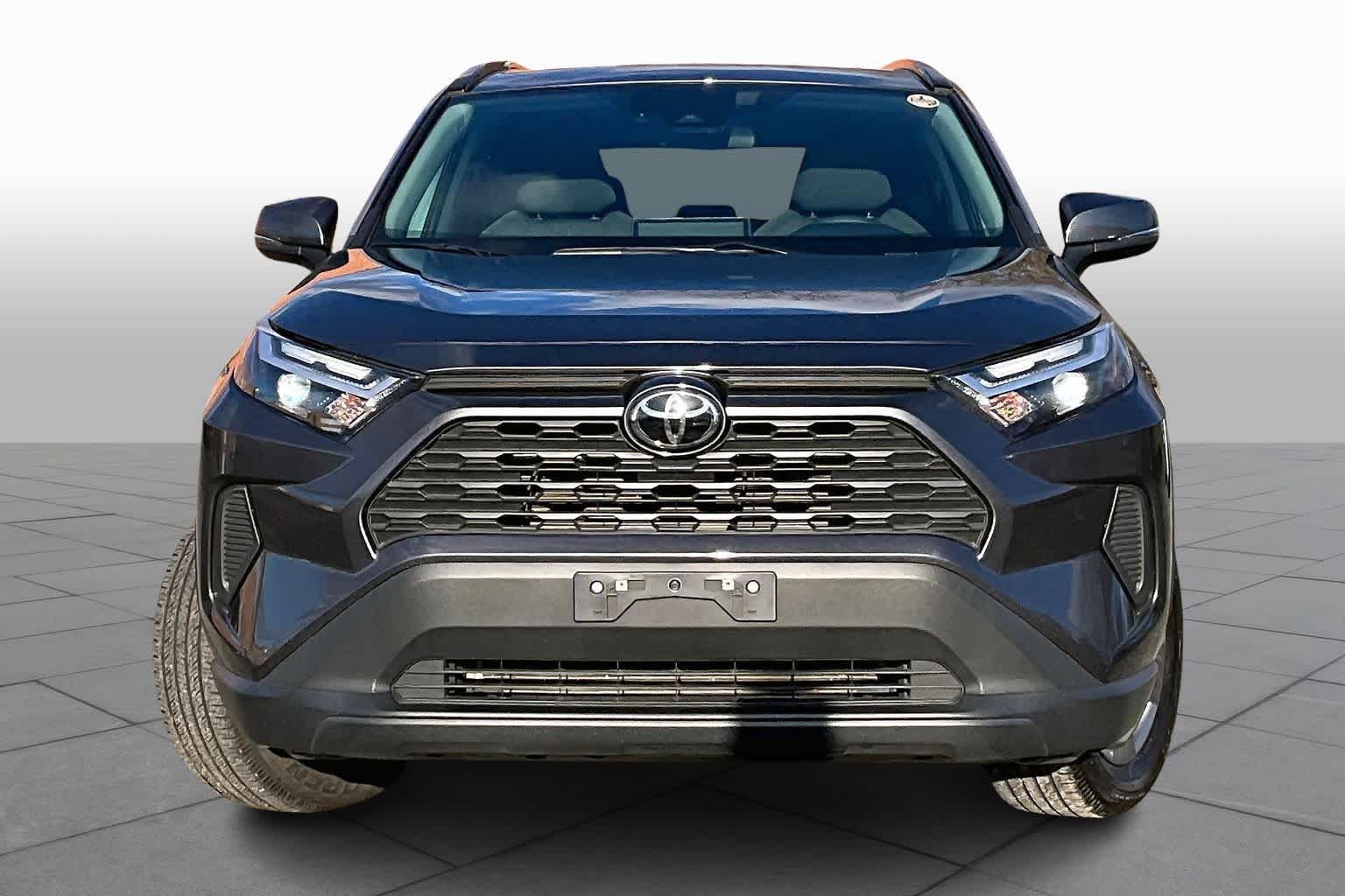 2024 Toyota RAV4 XLE SE photo 3