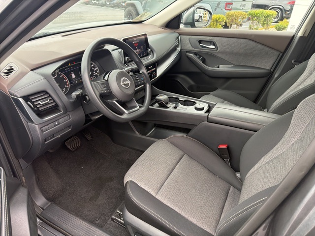 2022 Nissan Rogue SV photo 2