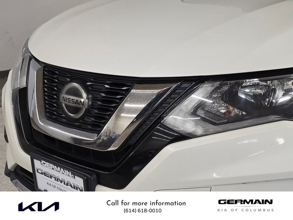 2018 Nissan Rogue SV photo 8