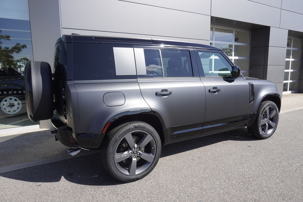 2025 Land Rover Defender 110 V8 photo 4