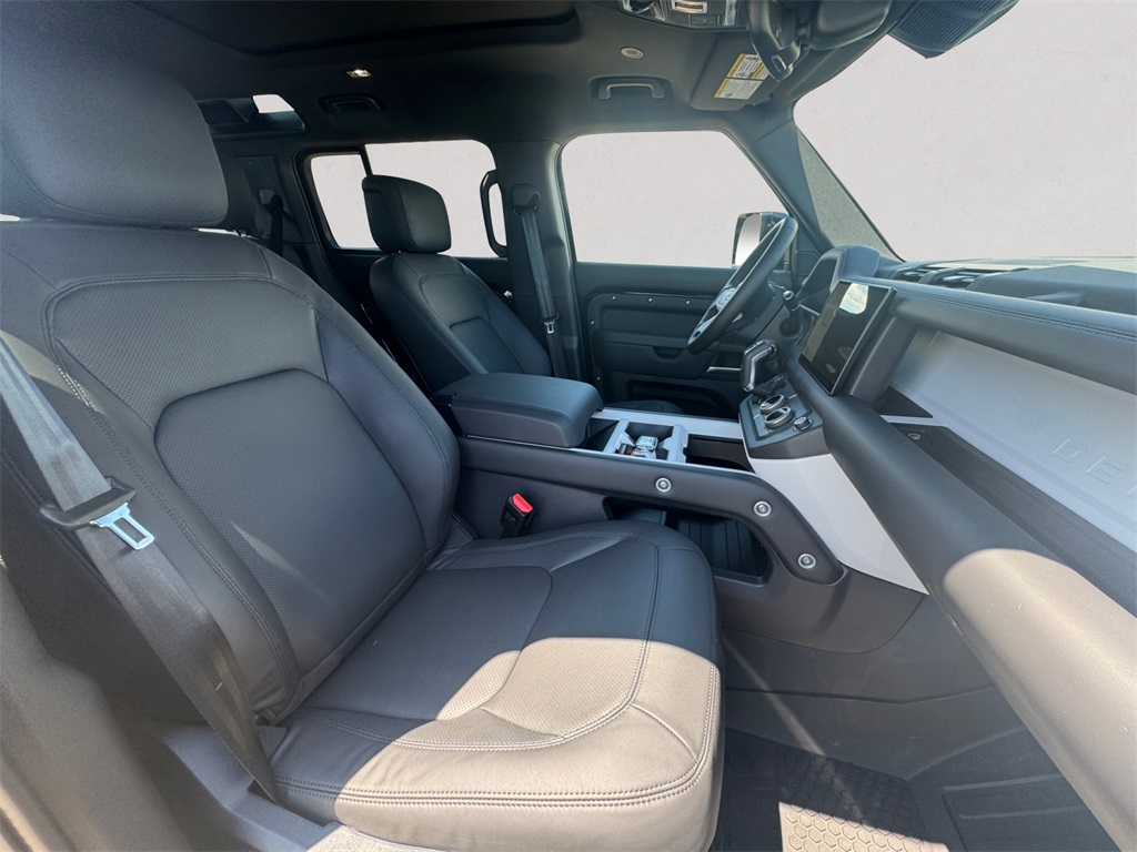 2025 Land Rover Defender 110 X-Dynamic SE photo 15