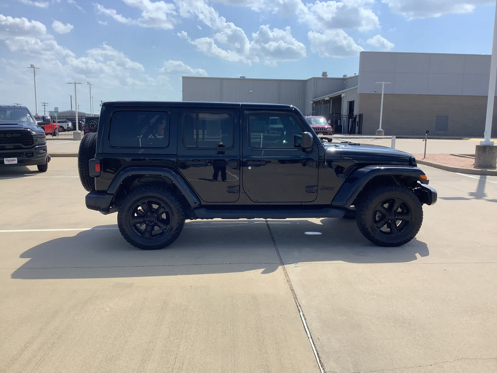 2021 Jeep Wrangler Unlimited Sahara Altitude photo 4