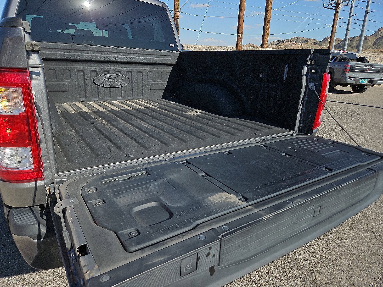 2022 Ford F-150 XL photo 17
