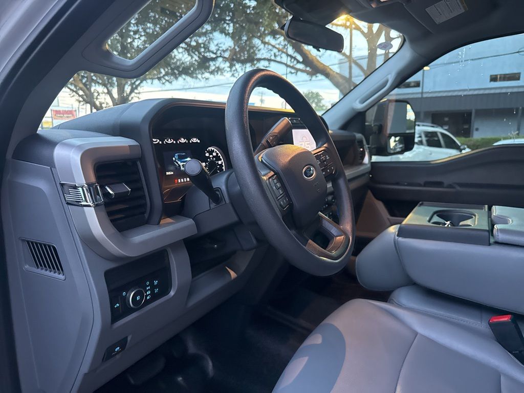 2023 Ford F-350 photo 8