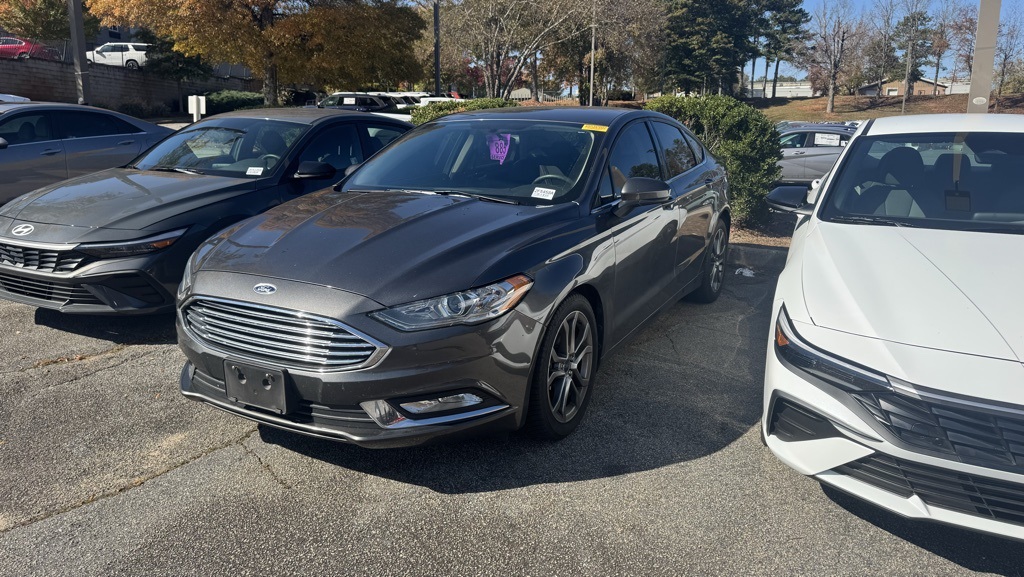 2017 Ford Fusion SE photo 2