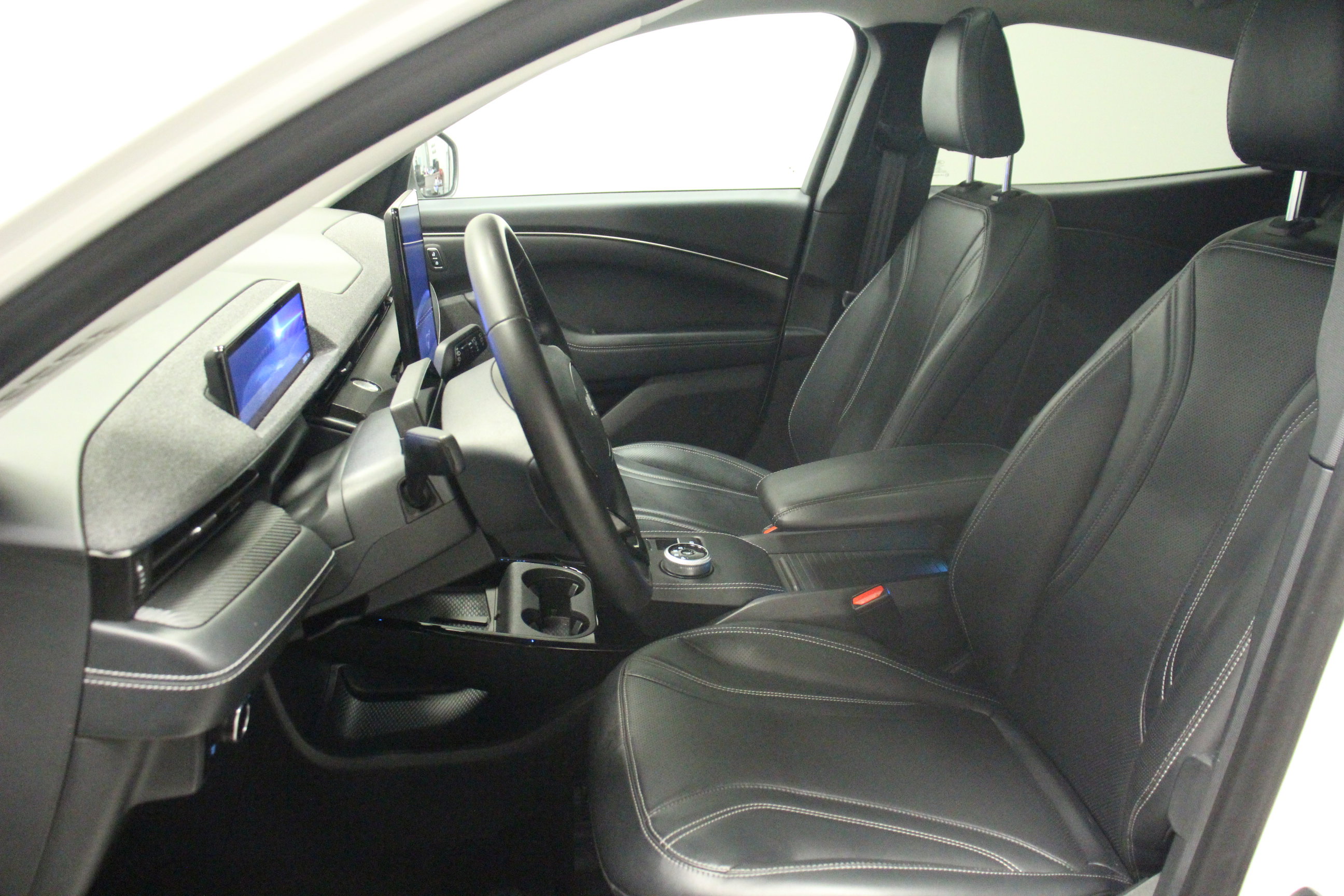 2023 Ford Mustang Mach-E Premium photo 12