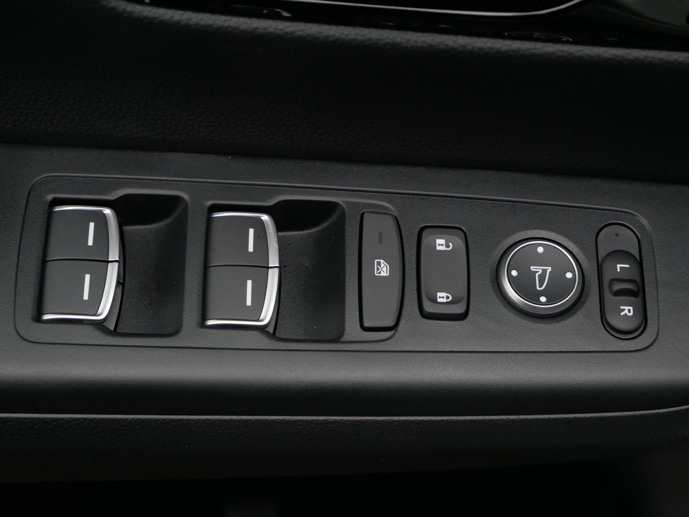 2026 Honda CR-V Hybrid Sport Touring photo 13