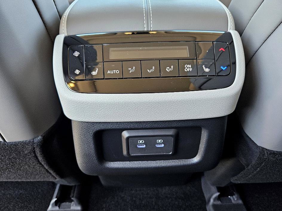 2026 Infiniti QX60 Luxe photo 11