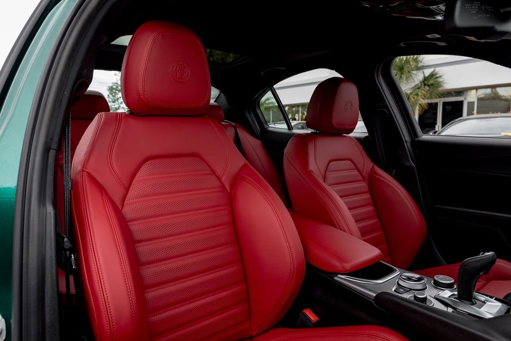 2025 Alfa Romeo Giulia Base photo 36
