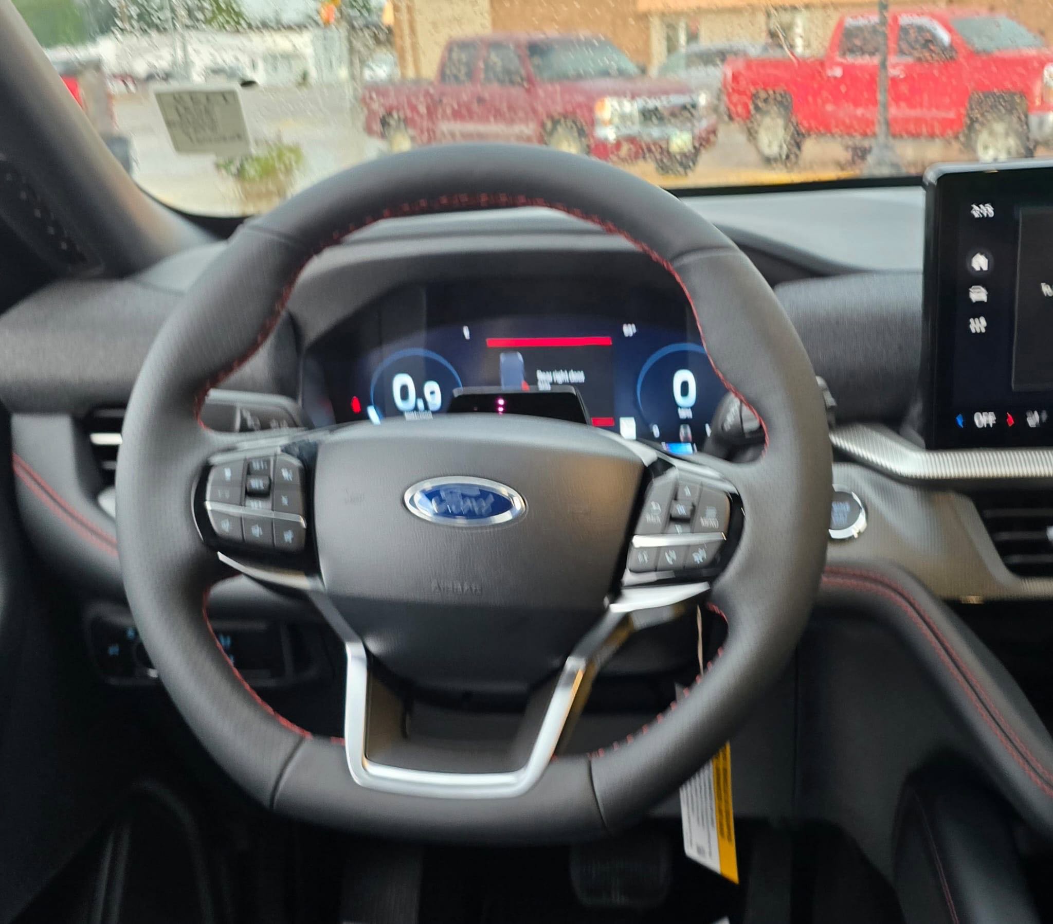 2025 Ford Explorer ST-Line photo 9