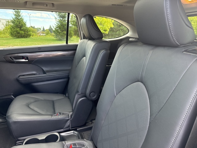2023 Toyota Highlander Hybrid Platinum photo 25