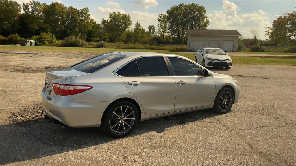 2016 Toyota Camry XLE photo 8