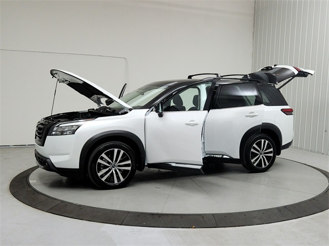 2025 Nissan Pathfinder Platinum photo 10
