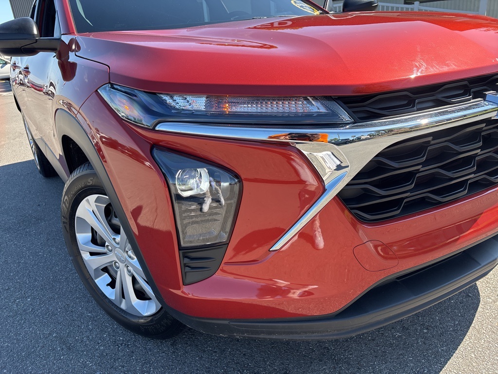 2024 Chevrolet Trax LS photo 4
