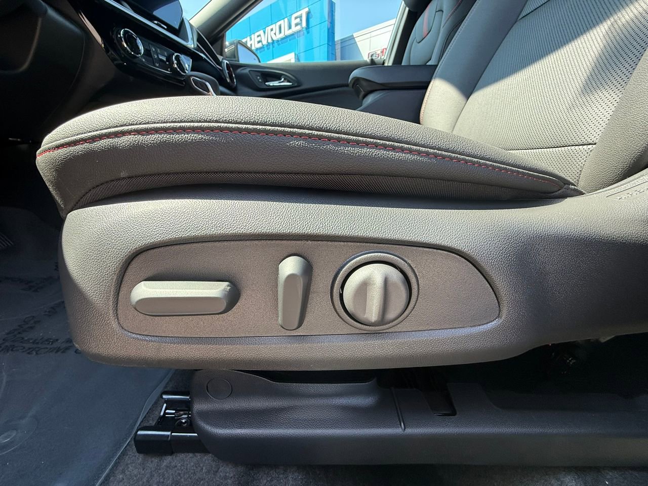2025 Chevrolet Trax photo 14