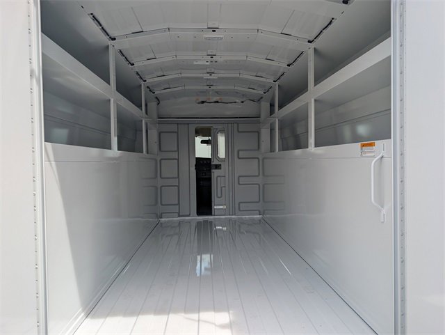 2025 Chevrolet Express Cutaway 3500 photo 3