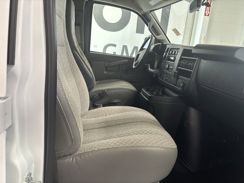 2025 Chevrolet Express Cargo 2500 photo 29