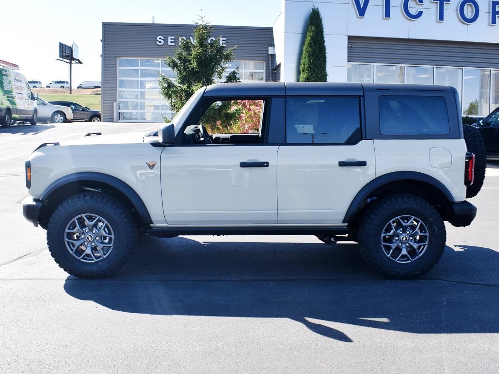 2025 Ford Bronco Badlands photo 2