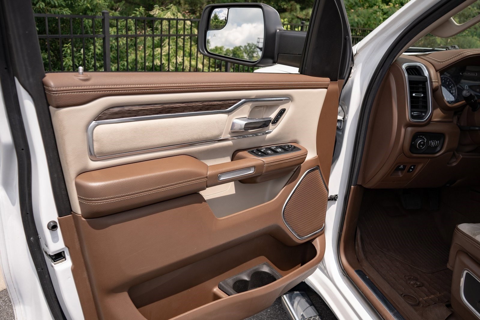 2019 Ram 1500 Laramie photo 14