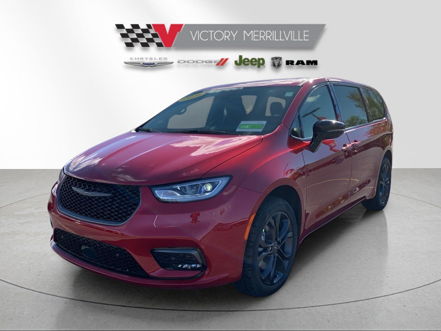 2026 Chrysler Pacifica Select's photo