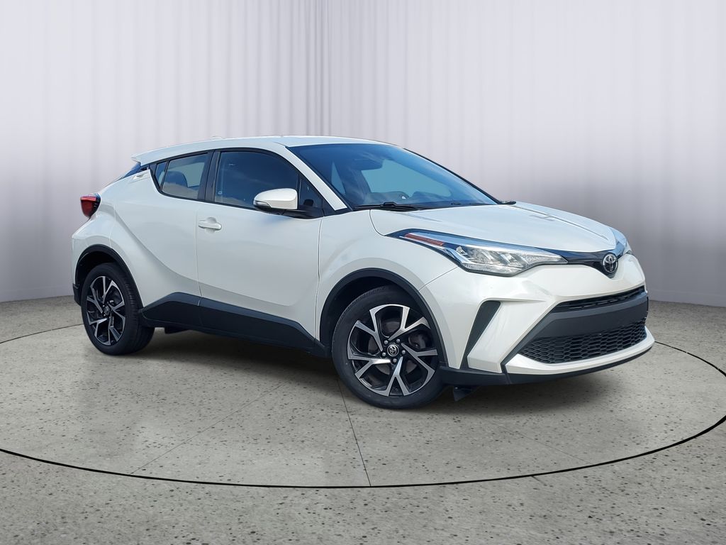 2021 Toyota C-HR XLE's photo