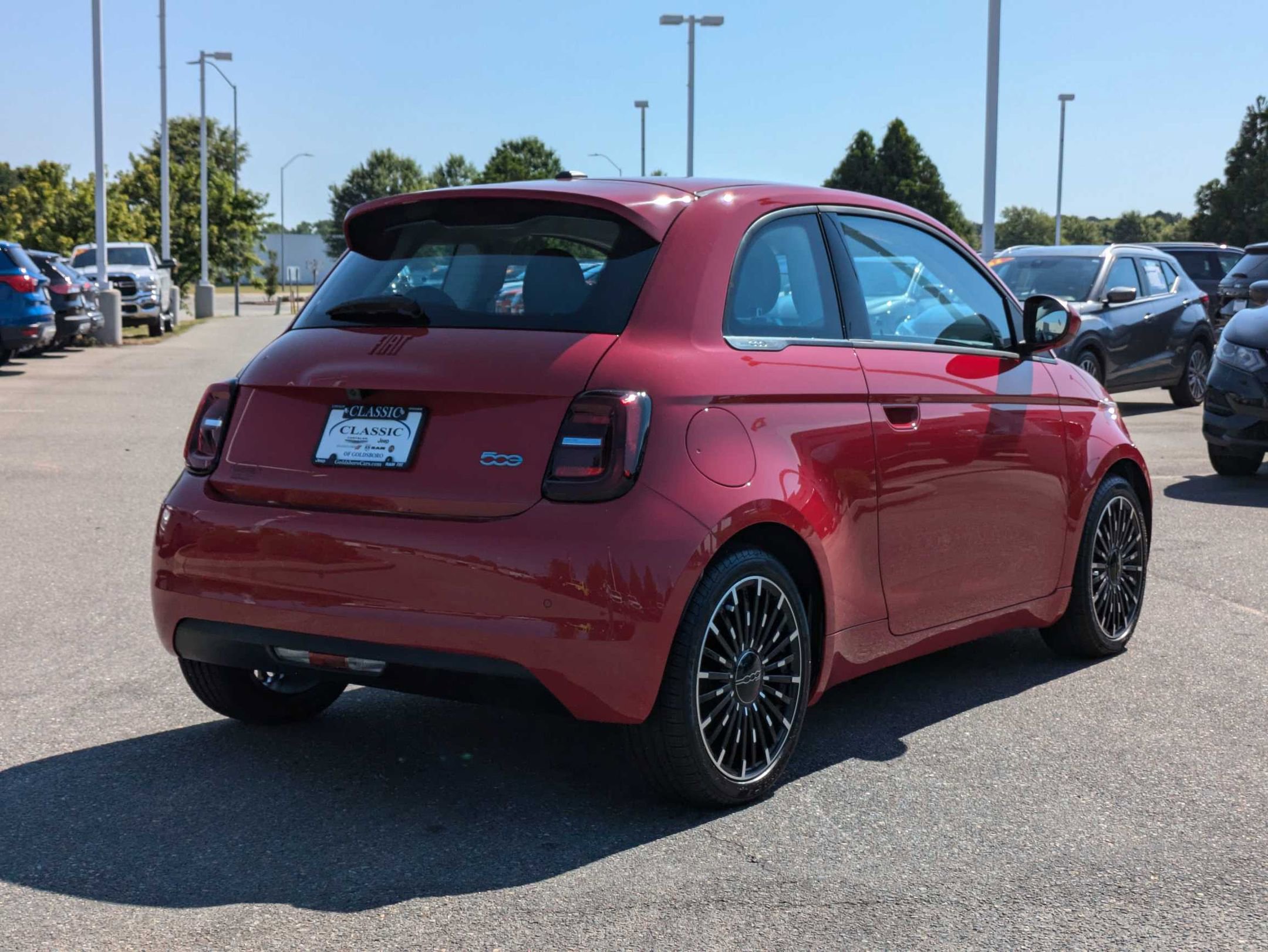 2024 Fiat 500e Red photo 5