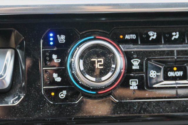 Used 2023 White GMC Denali image 30