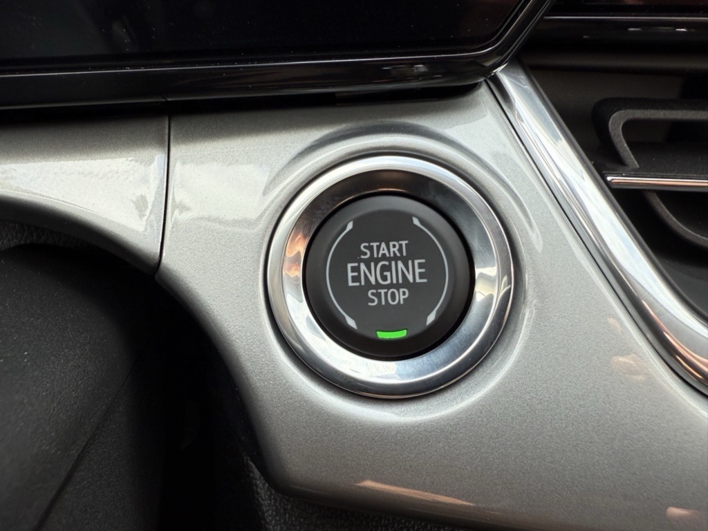 2025 Chevrolet Trax LT photo 4