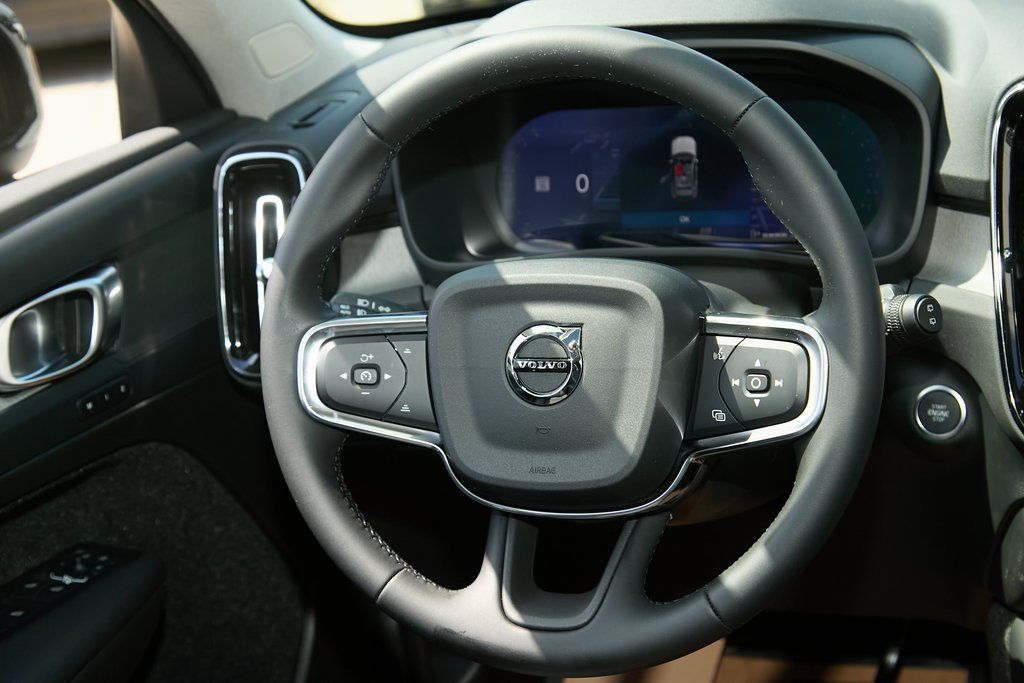 2026 VOLVO XC40 - Image 19