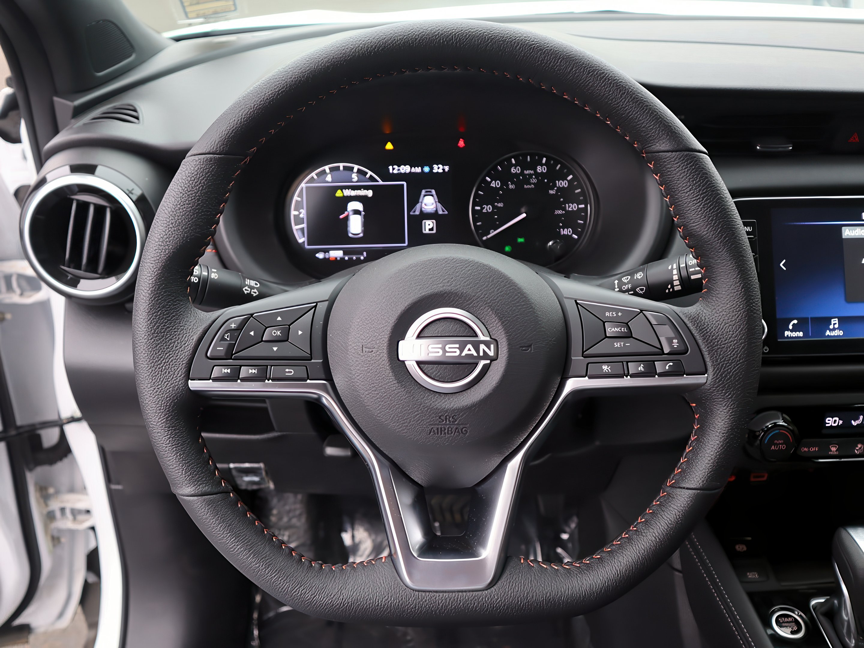 2025 Nissan Kicks SR photo 11