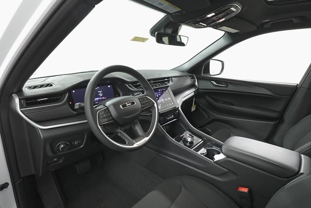 2025 Jeep Grand Cherokee Laredo X photo 11
