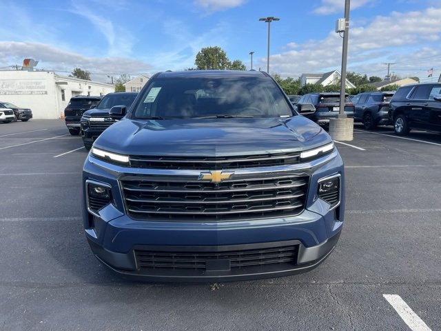 2026 Chevrolet Traverse photo 2