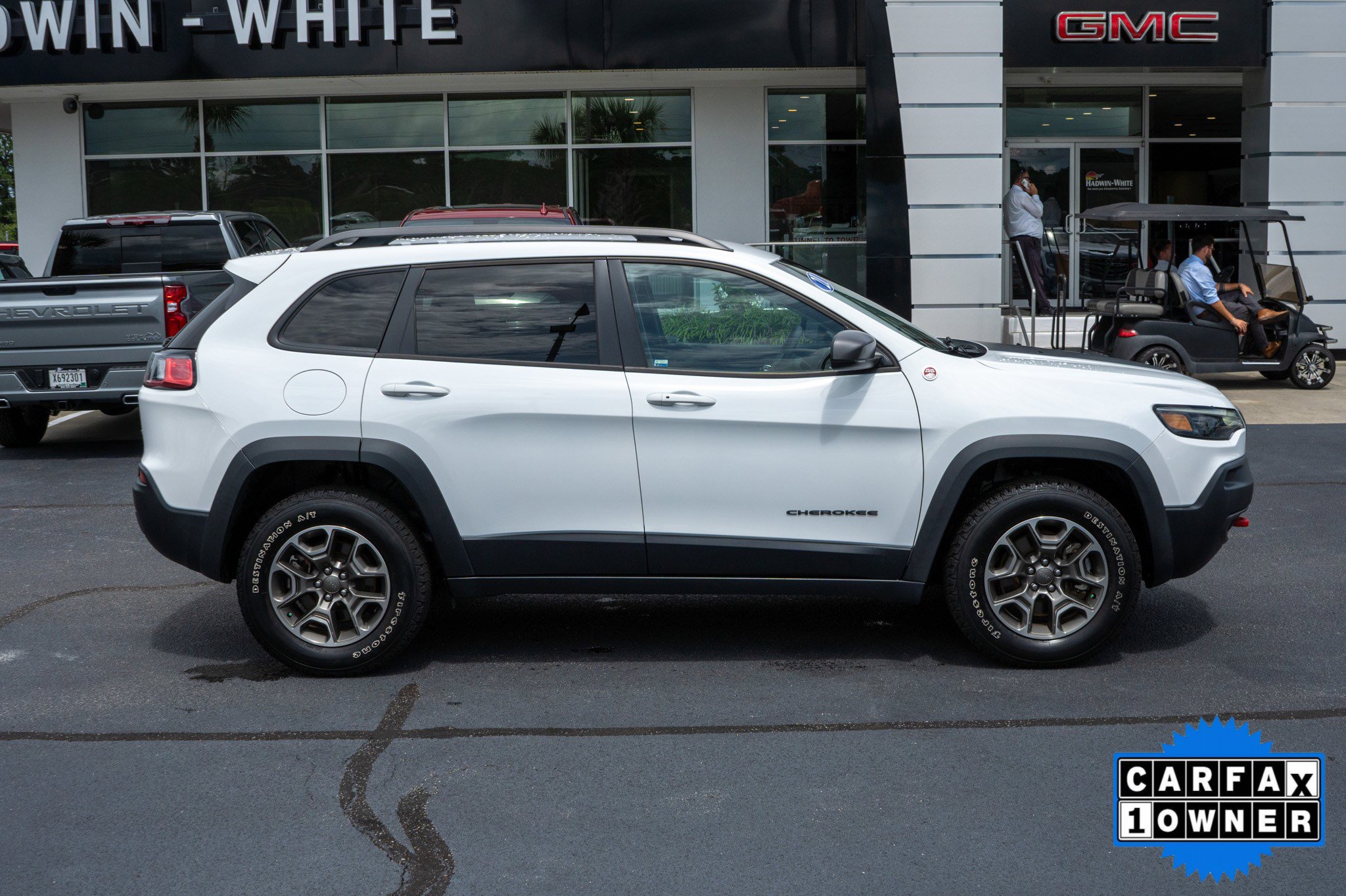 2021 Jeep Cherokee Trailhawk photo 2