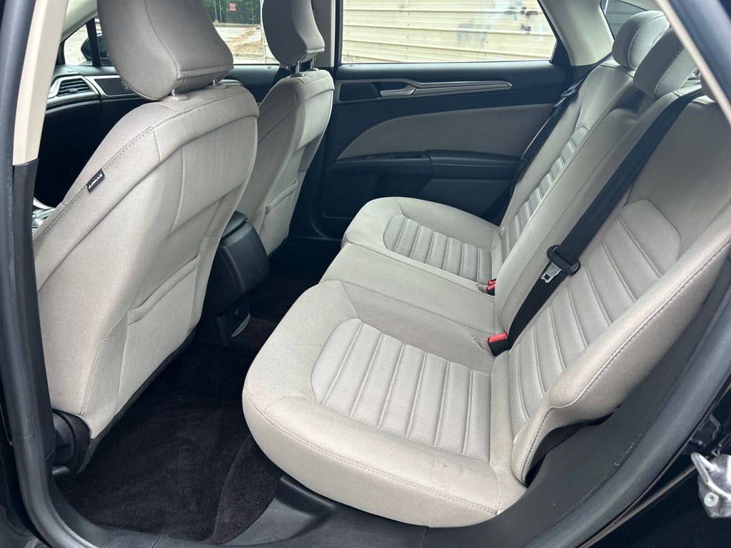 2017 Ford Fusion SE photo 17