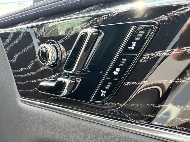 2025 Cadillac Escalade IQ Luxury photo 24