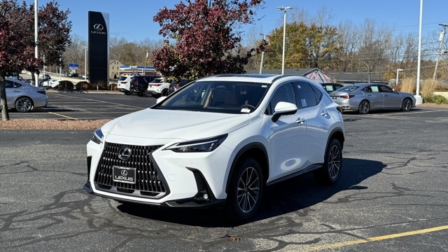 2026 Lexus NX PHEV 450h+'s photo