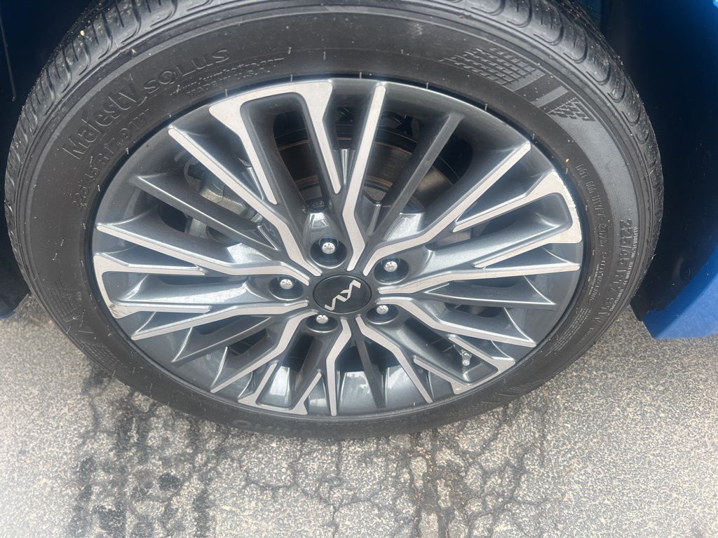 2024 Kia Forte GT-Line photo 35