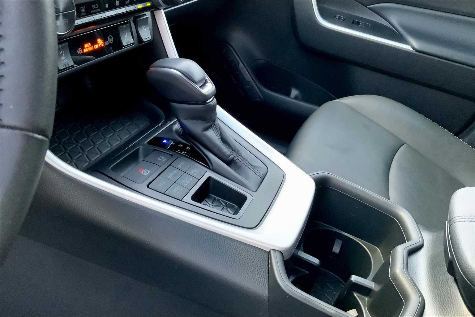 2024 Toyota RAV4 XLE Premium photo 12