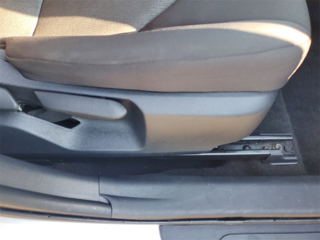 2023 Toyota Camry LE photo 33