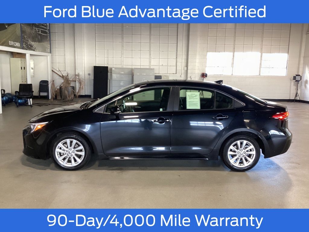 2024 Toyota Corolla Hybrid XLE photo 2