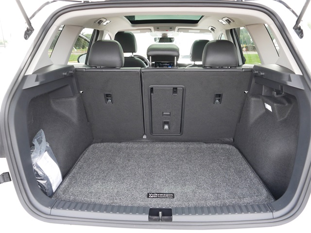 2025 Volkswagen Taos SE photo 17