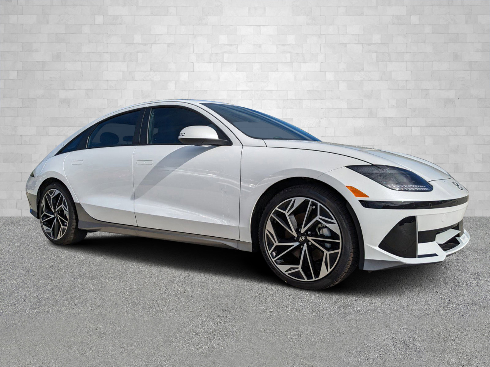 2025 Hyundai IONIQ 6 SEL's photo
