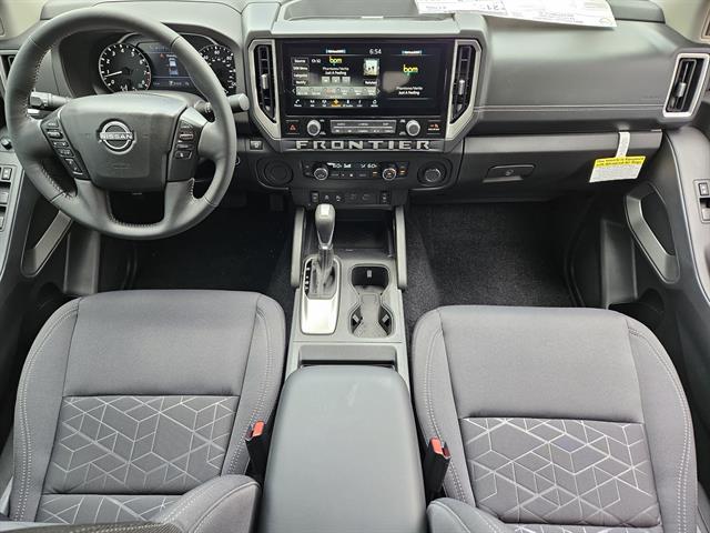2025 Nissan Frontier Crew Cab SV photo 17