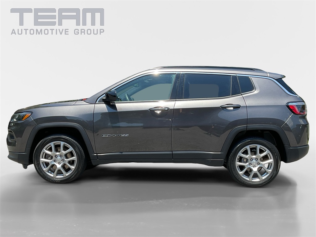 2023 Jeep Compass Latitude Lux photo 4