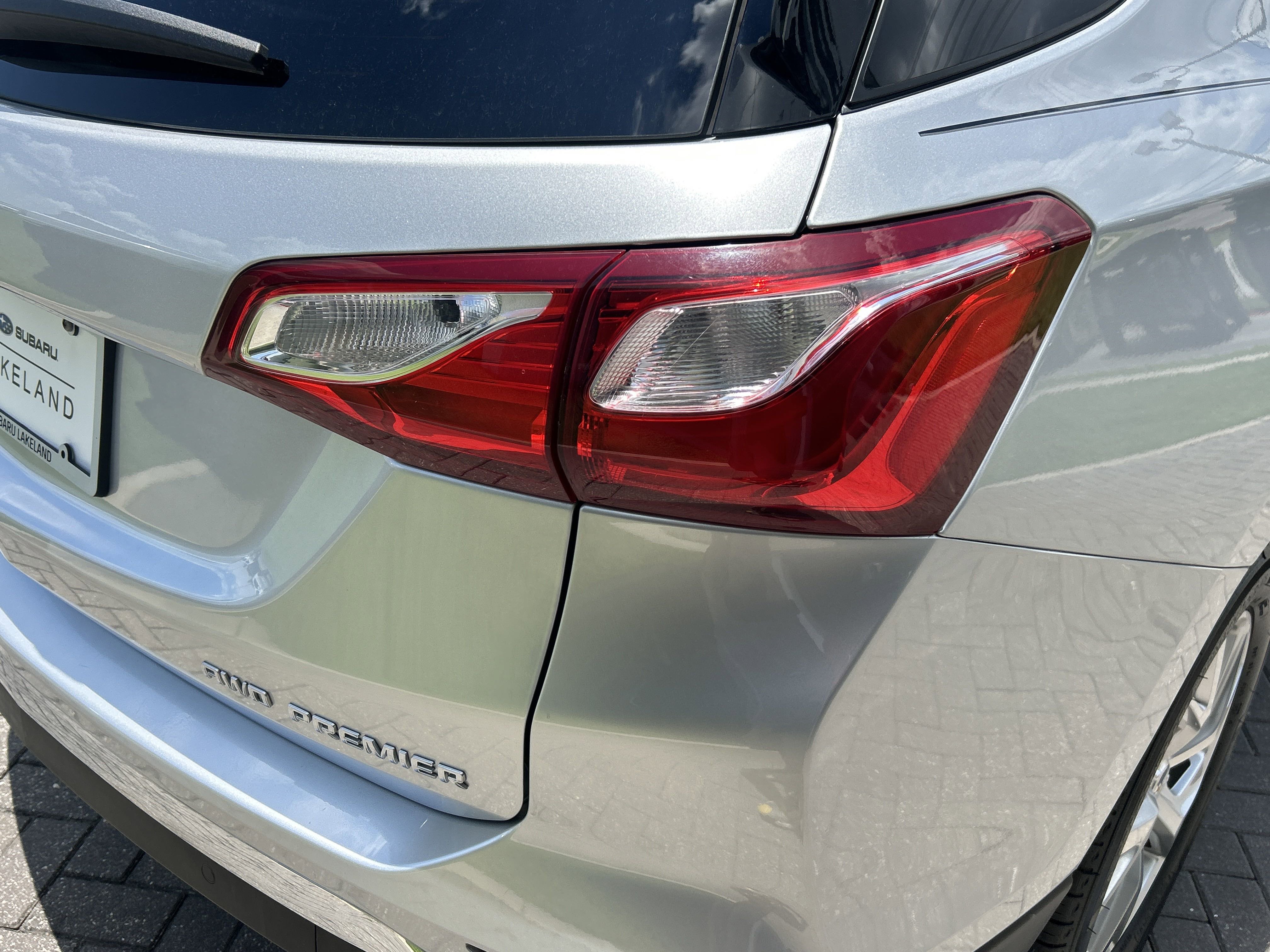 2021 Chevrolet Equinox Premier photo 2
